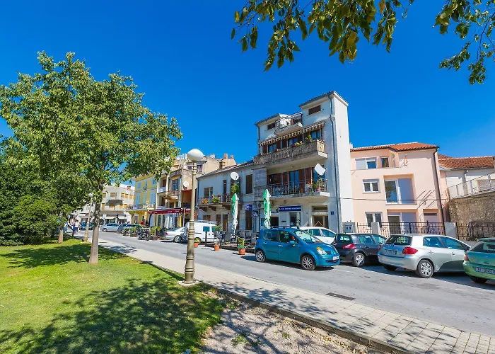 Zentrumsnahes Nur 130 Meter Zum Mit Meerblick - Hunde Willkommen Apartamento Crikvenica
