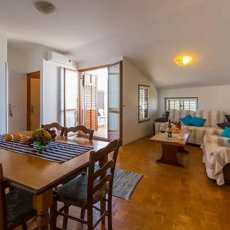 Apartment Zentrumsnahes Nur 130 Meter Zum Mit Meerblick - Hunde Willkommen *