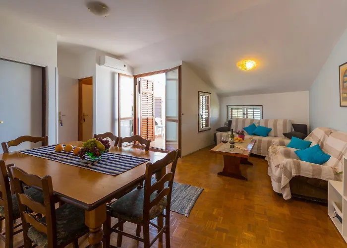 Apartment Zentrumsnahes Nur 130 Meter Zum Mit Meerblick - Hunde Willkommen *